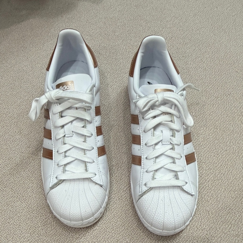 Adidas Superstar sneakers white with copper stripes